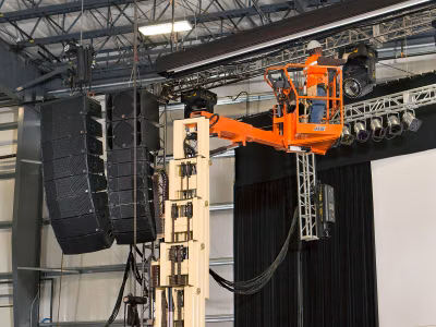 2025 JLG 32E 3