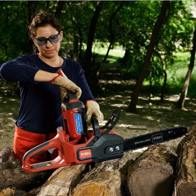 2025 Toro 60V MAX* 16 in (40.6 cm) Brushless Chainsaw with 2.5Ah battery(51850) 8