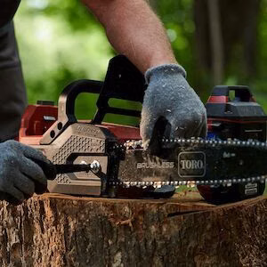 2025 Toro 60V MAX* 16 in (40.6 cm) Brushless Chainsaw with 2.5Ah battery(51850) 15