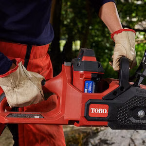 2025 Toro 60V MAX* 16 in (40.6 cm) Brushless Chainsaw with 2.5Ah battery(51850) 18