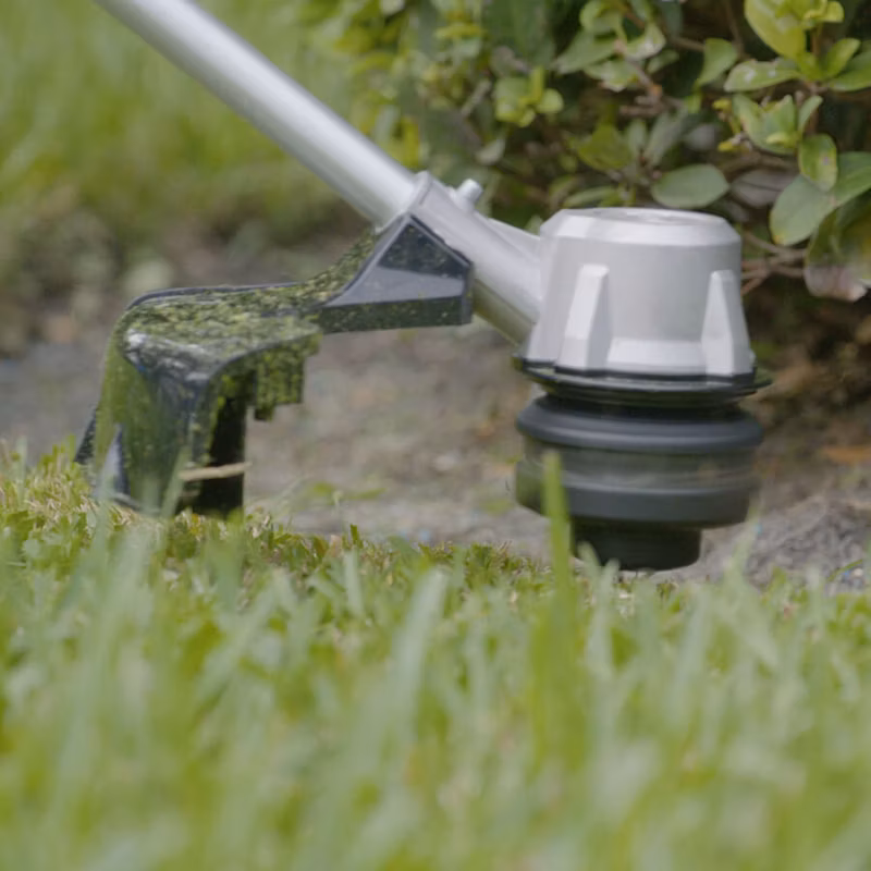 2025 Toro 60V Max* 14" (35.56 cm) / 16" (40.64 cm) Brushless String TriMmer (51830) - Image 10