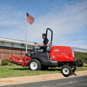 2026 Toro Groundsmaster® E3300 (31802) 5