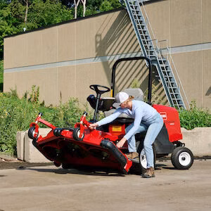2026 Toro Groundsmaster® E3300 (31802) 6