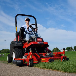 2026 Toro Groundsmaster® E3300 (31802) 10