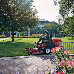 2026 Toro Groundsmaster® E3300 (31802) 12