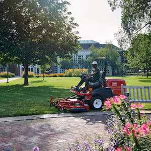 2025 Toro Groundsmaster® e3300 (31802) - Image 12