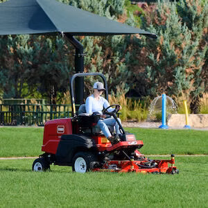 2026 Toro Groundsmaster® E3300 (31802) 13