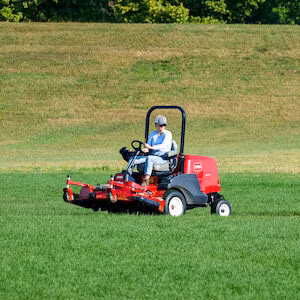 2026 Toro Groundsmaster® E3300 (31802) 14
