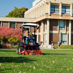 2026 Toro Groundsmaster® E3300 (31802) 15