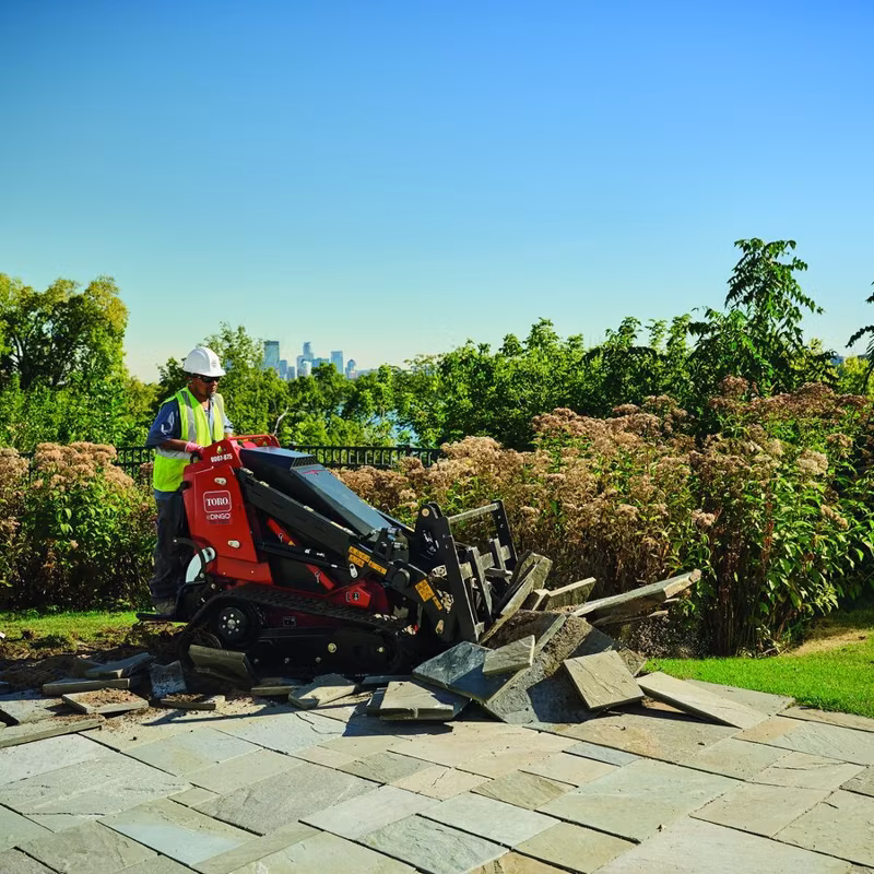 2025 Toro Dingo® 323 Mini Skid Steer (22318) - Image 2
