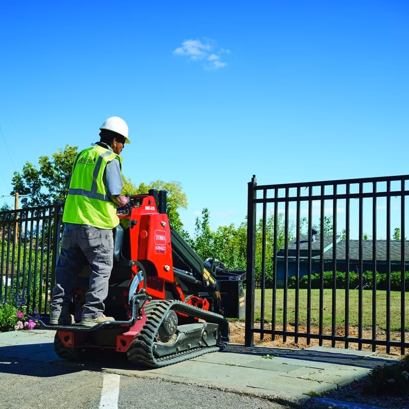 2025 Toro Dingo® 323 Mini Skid Steer (22318) - Image 4
